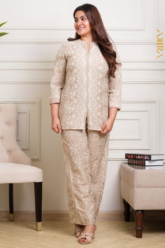 Shade Lady Elegant Top